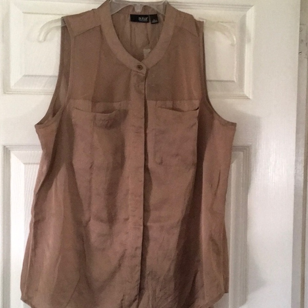 A.N.A. Sleeveless Blouse in cocoa color size large